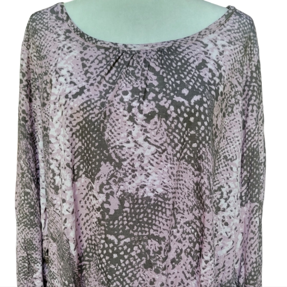 NEW• LIZ CLAIBORNE SNAKESKIN TEE